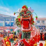  石景山游乐园国庆非遗盛宴启幕：平城纸龙舞动京城